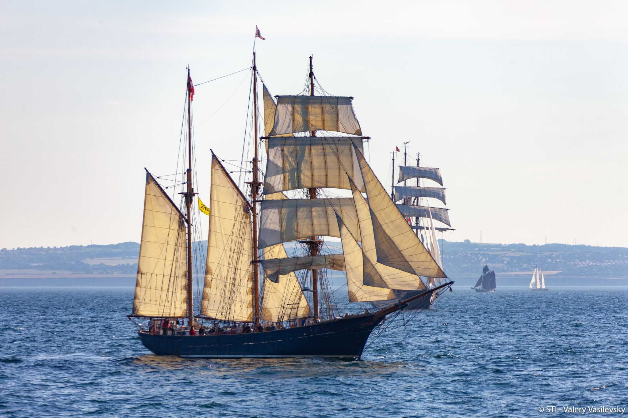 A masted ship sailing on the sea